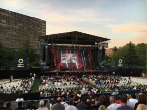 Escenario Ext Pantalla gran Formato